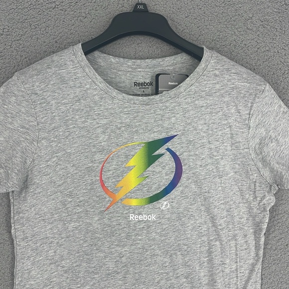 Tampa Bay Lightning NHL Reebok gray angled sleeves t-shirt women’s Large stretch - Picture 2 of 12